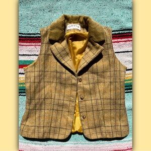 wool vintage yellow vest//
//Lambs wool
//Size 8